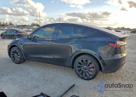 2024 Tesla Model Y z USA, uszkodzony, nr VIN 7SAYGDEF0RF020074